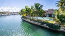 Se Vende Villa Lujosa Con Dock Y Vista A La Marina En Isla G