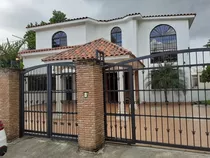 Casa De 2 Niveles Próximo A La Embajada Americana - Arroyo Hondo
