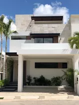 Casa De 4 Recámaras En Venta, Av. Huayacan, Aqua By Cumbres, Cancún