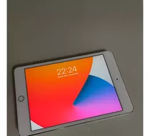 iPad Apple Mini 4a Geração 2015 A1538 7.9  16gb Silver