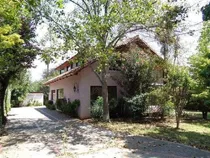 Casa Con Gran Terreno Y Amplios Espacios. Para Remodelar