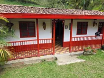 Hermosa Finca Para La Venta En Girardota. Se Vende A Puerta Cerrada A 5 Minutos Del Parque Principal