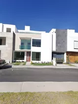 Amplia Casa En Venta En Residencial E-sur