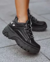 Zapatillas Sneakers Negras Con Plataforma Alta Liviana Nueva
