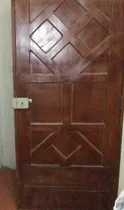 Puerta De Madera Con Batientes Y Chapa