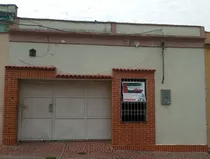 Sky Group Vende Casa  Para Remodelar En  El Centro De Valencia. A Una Cuadra De La Av. Cedeño. Luz Coelho.