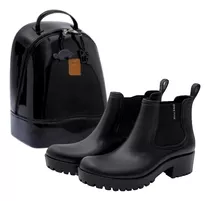 Botas De Lluvia Y Mochila Das Luz