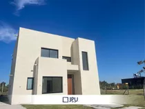 Casa En Venta Puertos Del Lago - Barrio Acacias Con Pileta