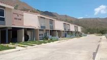 Yteran Townhouse En Res Cumbres De La Esmeralda San Diego