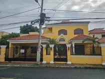 Casa En Venta En San Fco. De Macorís, Salida Santo Domingo