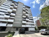 En Venta Amplio Y Luminoso Apartamento En Chuao 24-16591