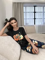 Conjunto Pijama Camiseta Pantalon Estampado Floral Negro