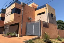 Vendo Triplex En Esquina Con Piscina En El Barrio Villa Cristina: 3 Habitaciones Y 3 Baños.
