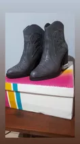 Botas Tipo Texanas,caña Corta.número 36. Solo Tienen Un Uso