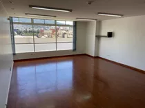 Vendo Oficina 60.95 M2, En La Av. Orellana Y Av. 6 De Diciembre