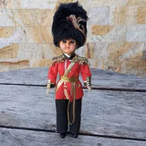 Boneco Em Plástico E Tecido Guarda Do Palácio De Buckingham