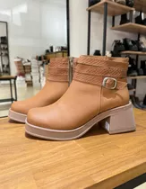 Botas Botinetas Marrón Suela Con Hebillas Y Taco De Cuero