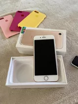 iPhone 7 + Tres Carcasas Colores Amarillo, Rosado Y Fucsia
