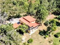 Villa Nueva En Venta Con Solar De 4.672 Mts., Un Apartamento Independiente En Jarabacoa. 