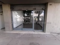 Milangie Cartaya Alquila Local Comercial Ubicado En El Centro De Barquisimeto, Zona Sumamente Transitada Y Muy Concurrida, Este Hermoso Local Queda Acondicionado, Además Cuenta Con Baño Privado. 