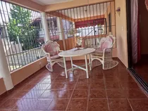 Se Vende Casa Imponente En  Santa Cruz De Villa Mella 