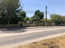 Gran Terreno, Casa Solida De Un Piso, Frente A Metro Tren.