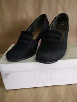 Zapatos Color Negros De Gamuza Taco Alto. N° 35. Usados.