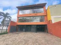 Edificio Comercial Con Locales Avenida Lara El Parral Excelente Ubicacion ( Oficinas, Deposito, Agua, Cercado, Estacionamiento ) Rja