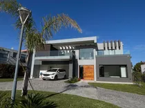 Casa En Venta En Terralagos, Canning