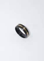 Anillo Negro Línea Dorada Hombre Acero Quirúrgico 