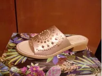 Sandalias Bajas Con Tachas