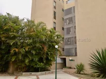 Vendo En Calle Cerrada C-vigilancia Extraordinario Apartamento En Los Samanes  Nb 4-10948