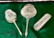 Antiguo Set Tocador Baño Plata Labrado C/ Cepillos Ropa