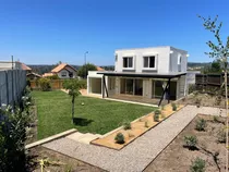 Espectacular Casa Remodelada Con Gran Jardín En Condominio