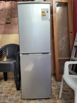 Refrigerador Con Congelador Midea, 180 Lt. 