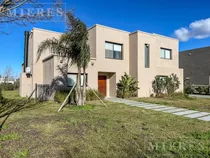 Casa En Venta En Puertos Barrio Muelles, A La Laguna