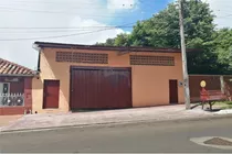 Vendo Casa En El Barrio San Roque: 2 Habitaciones Y 2 Baños.