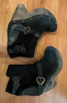 Botas Sofi Martire Gamuza Taco Chino Madera Y Tachas