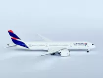 Miniatura Avião 1/400 Phoenix Model Latam Brasil B787 Cor Branco-azul-vermelho