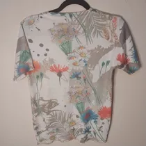 Remera De Hilo Floriada 