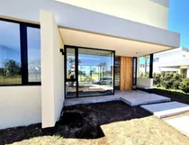 Casa En Venta Con Pileta En  Barrios Vistas- Puertos Del Lago