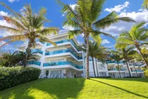 Prestigioso Apartamento De Venta Con Vista Al Mar, Piscina Y Restaurante Frente A Playa Cabarete! [ Video Tour Disponible ]