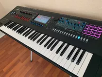 Roland Fantom 6 61-note Semi-weighted Polyphonic Keyboard 