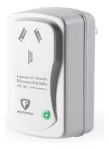 Protector De Tension Enchufable 2200w Vc Desarrollos Color Blanco