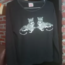 Remera Negra Con Mangas Largas Con Dos Leones 