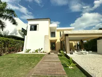 Villa Nueva En Venta Punta Cana Village, 4 Habitaciones, Con Piscina Y Doble Altura