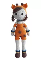 Boneca Com Roupa De Girafa Em Amigurumi - Crochê