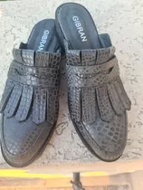 Mocasin Sueco Croco Negro Con Flecos