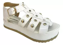 Sandalias Suecos Con Tachas Y Flecos