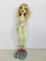 Bratzillaz Muñeca Jade Aretes Cinturón Base 2012